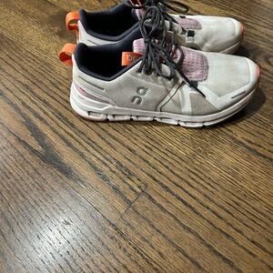 On Shoes youth size 4